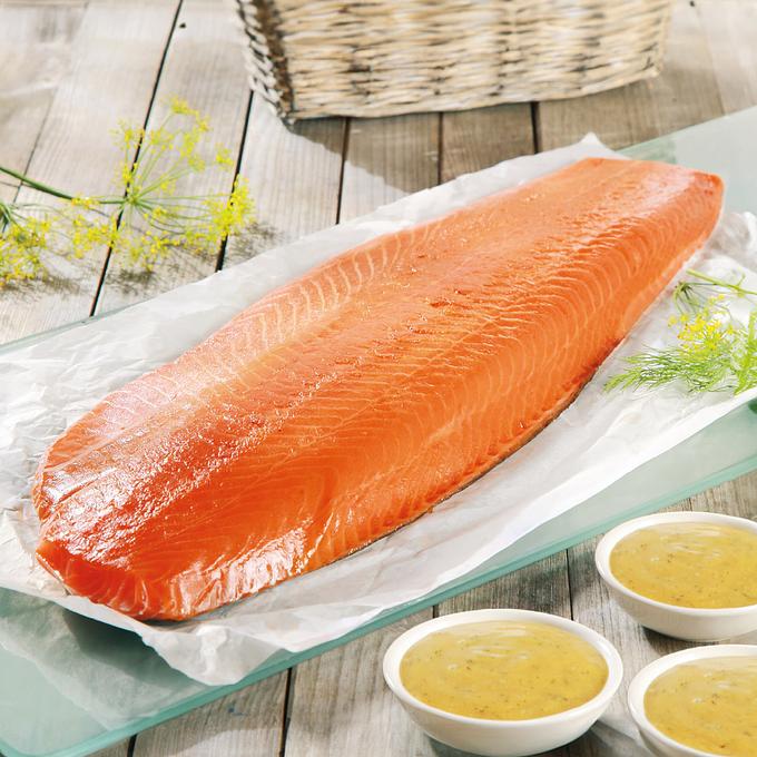 Rauchlachs, ganz 800 g und 3 x 50 g Dillsauce