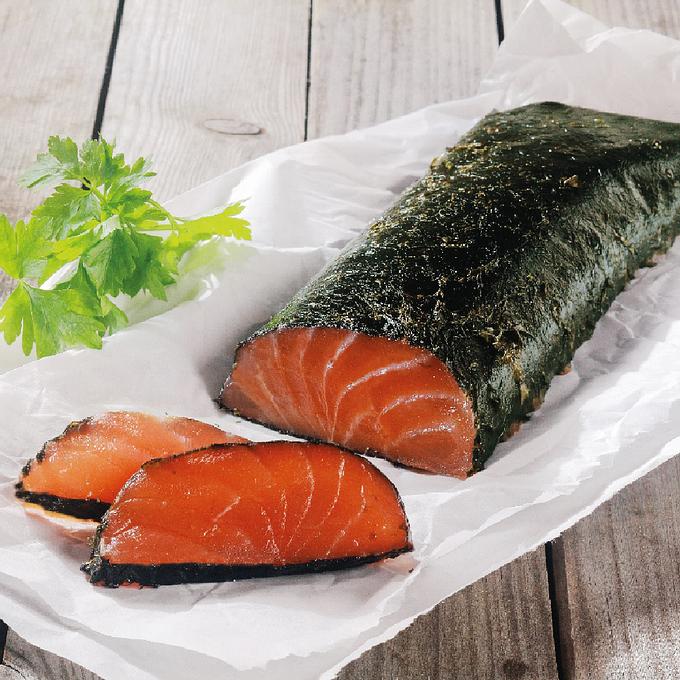 Rauchlachs-Rücken mit Noriblatt / Wasabi